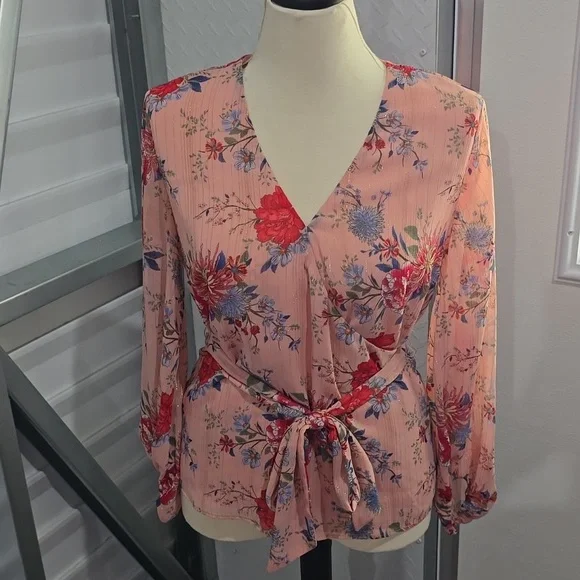 INC Pink floral faux wrap blouse Size‎ Medium - Picture 2 of 11